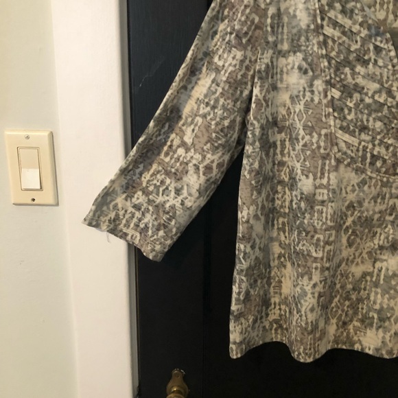 Woman’s top - Picture 2 of 2